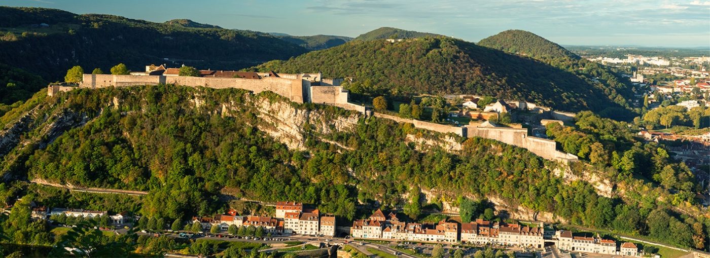 Vue de côté de la Citadelle de Besançon