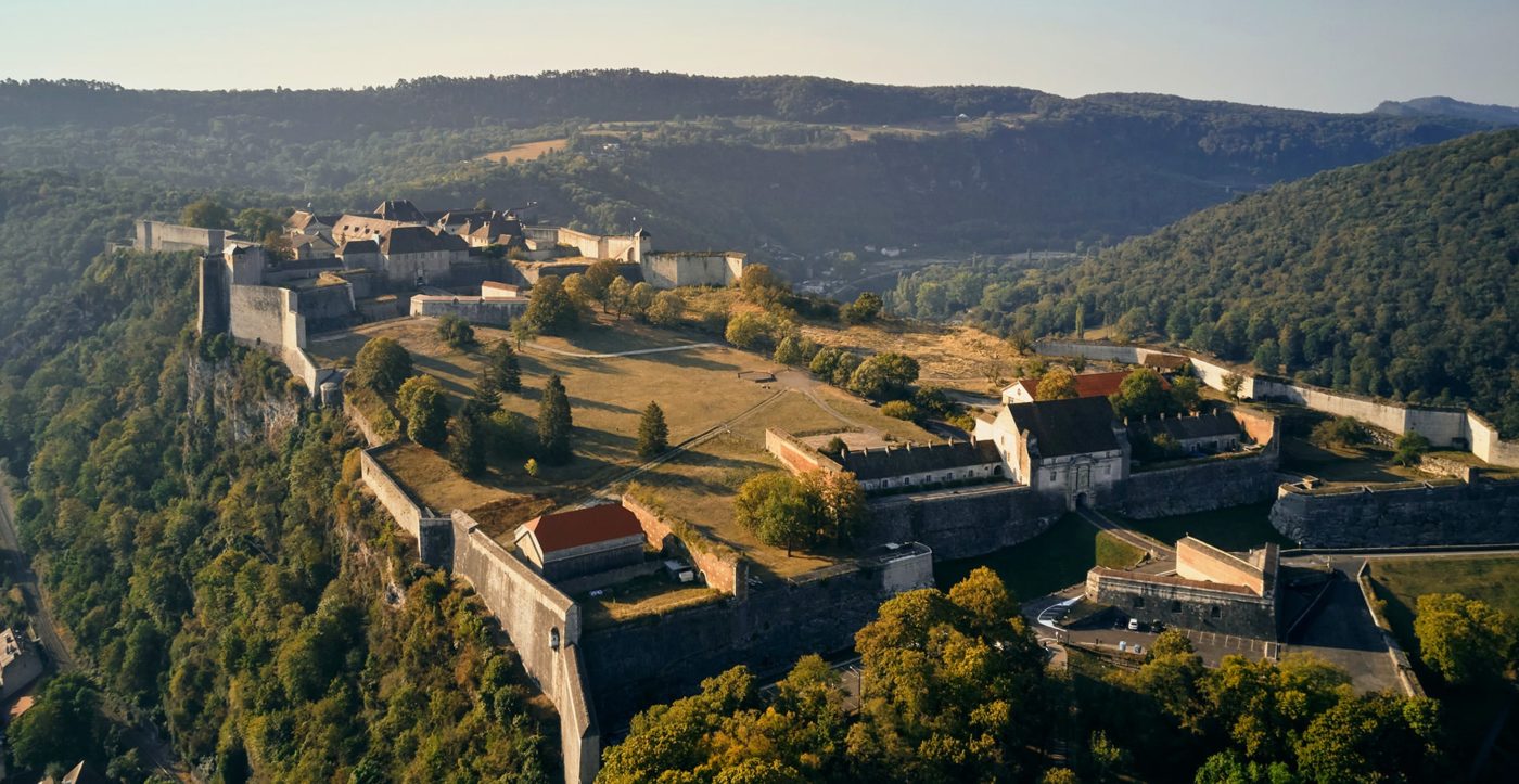 Drohnenansicht der Zitadelle von Besançon