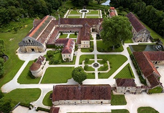 Luftaufnahme der Zisterzienserabtei von Fontenay