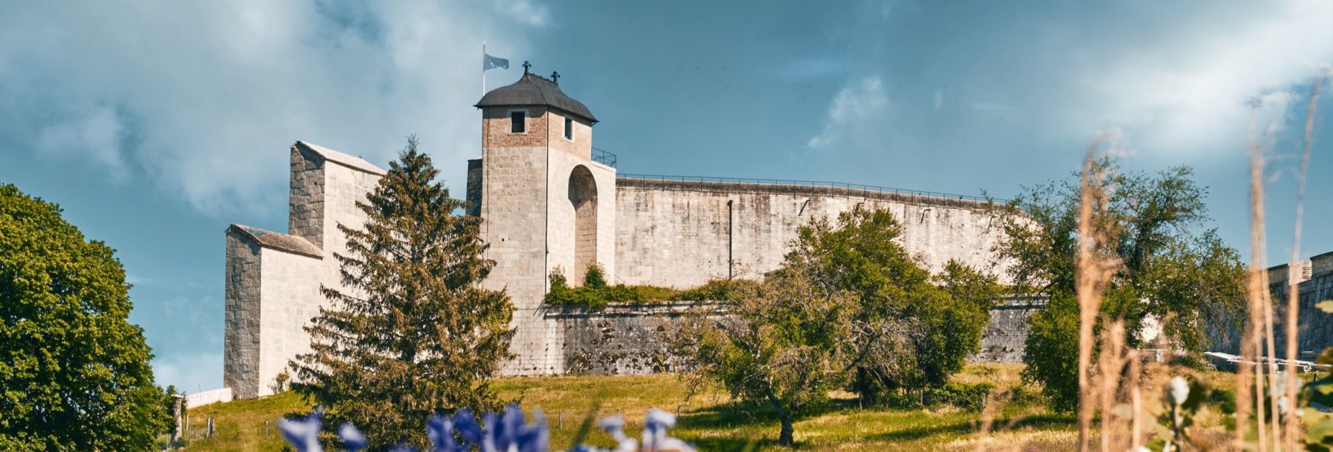 Les murs de la Citadelle retrouvent leur blancheur grâce à Kärcher